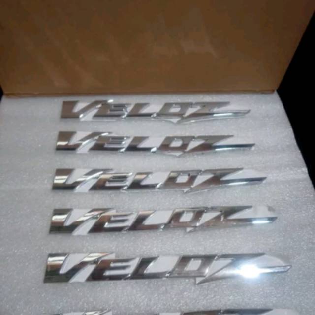 Emblem tulisan Veloz Avanza new asli bawaan mobil