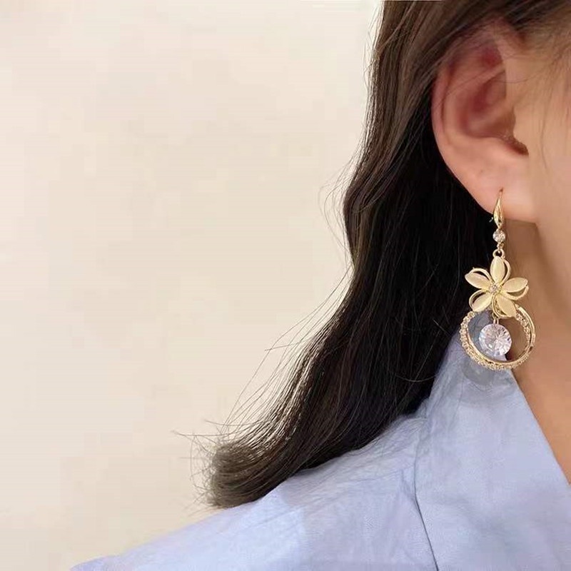 1 Pasang Anting Tusuk Gantung Desain Bunga Hias Opal + Berlian Imitasi Untuk Wanita