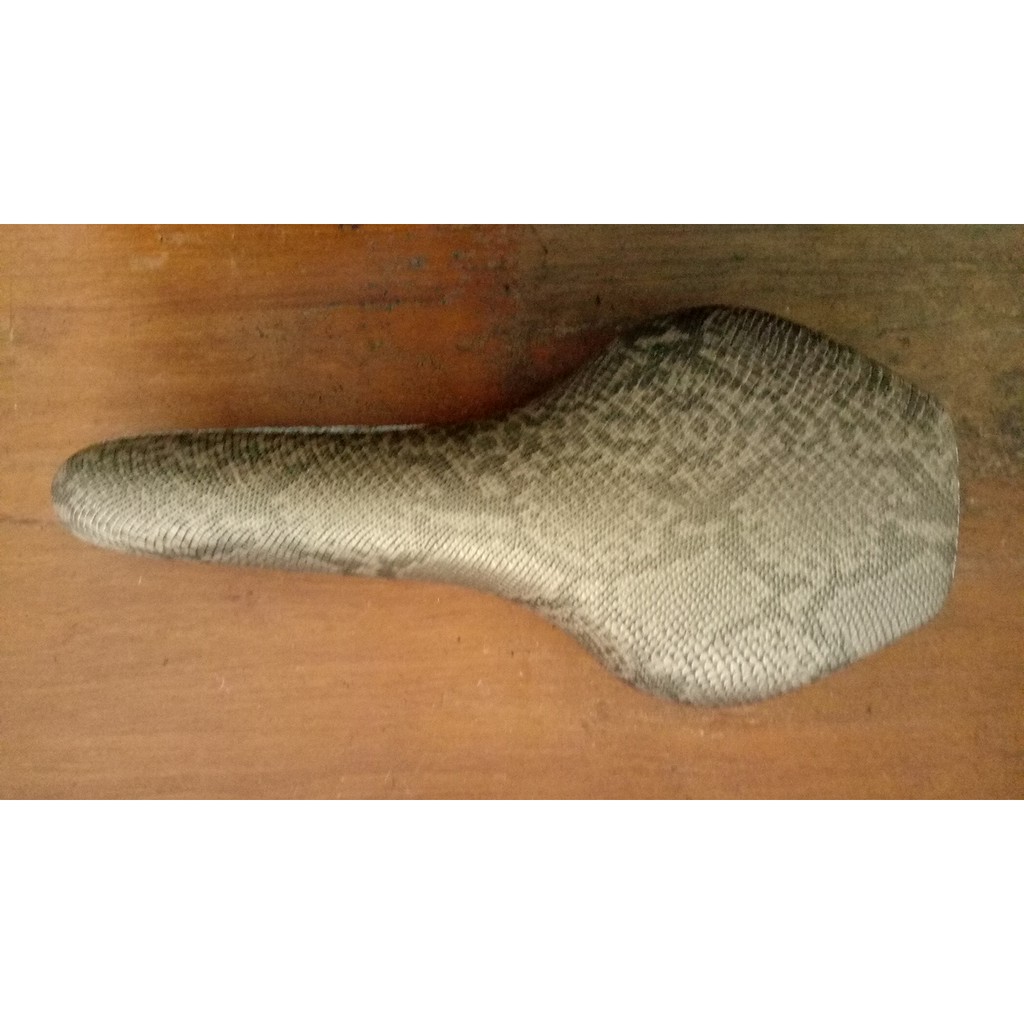 SADEL SEPEDA  MTB BALAP MIYATA ARIAKE EIGER MOTIF KULIT ULAR MADE IN JAPAN NOS