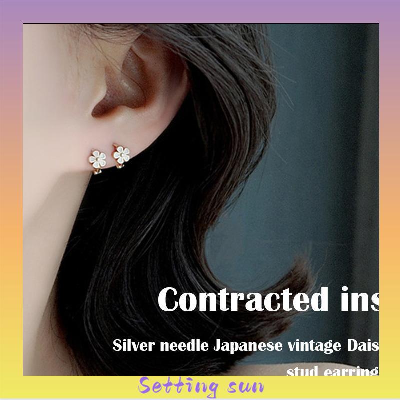 S925 Silver Retro Daisy Earrings Anting Hoop Sederhana Desain Niche Gesper Telinga TN