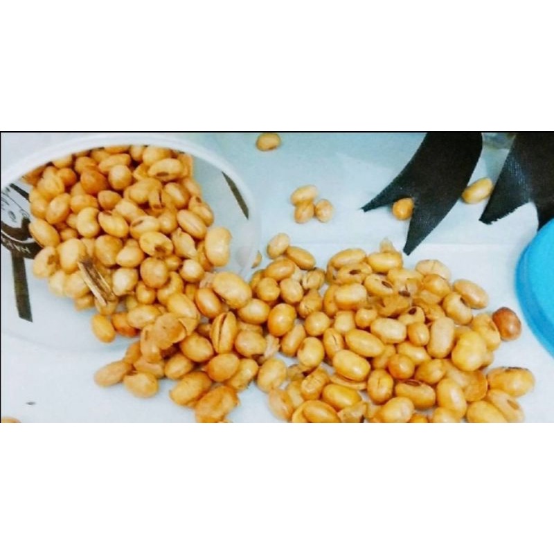 

Kacang kedelai goreng renyah tersedia kemasan 500gr dan 1kg