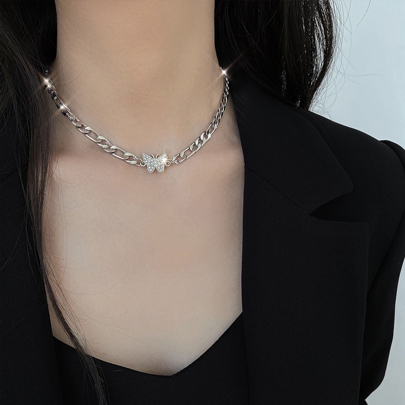 AY(CN) Kalung Choker Desain Kupu-Kupu Aksen Kristal Warna Silver Gaya Korea Untuk Wanita
