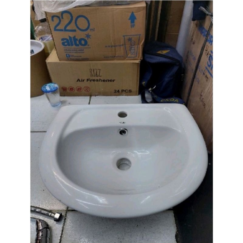 Paket Wastafel Cuci Tangan Keramik Kecil Volk P01