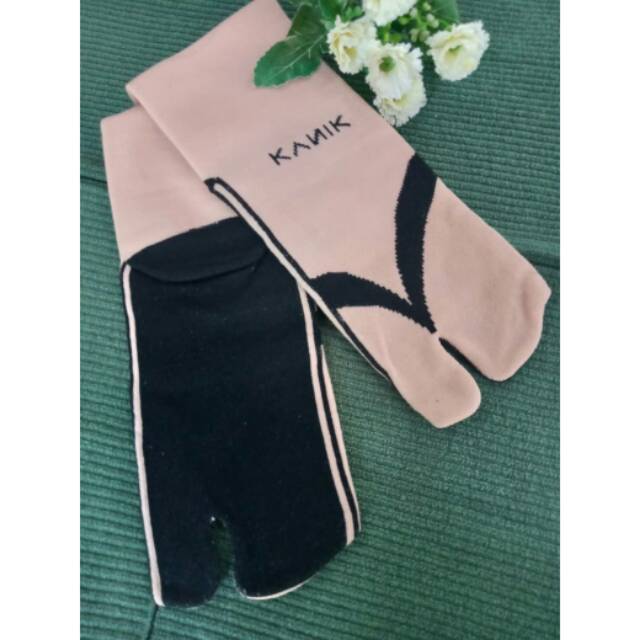 Kaos Kaki Jempol Model Sandal Jepit Terlihat Relax dan Chic by Kanik