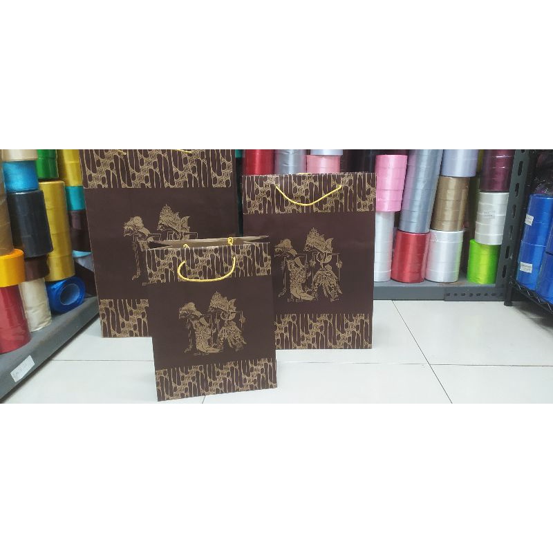 

paper bag xl wayang new isi 12 pcs (30*10*40)