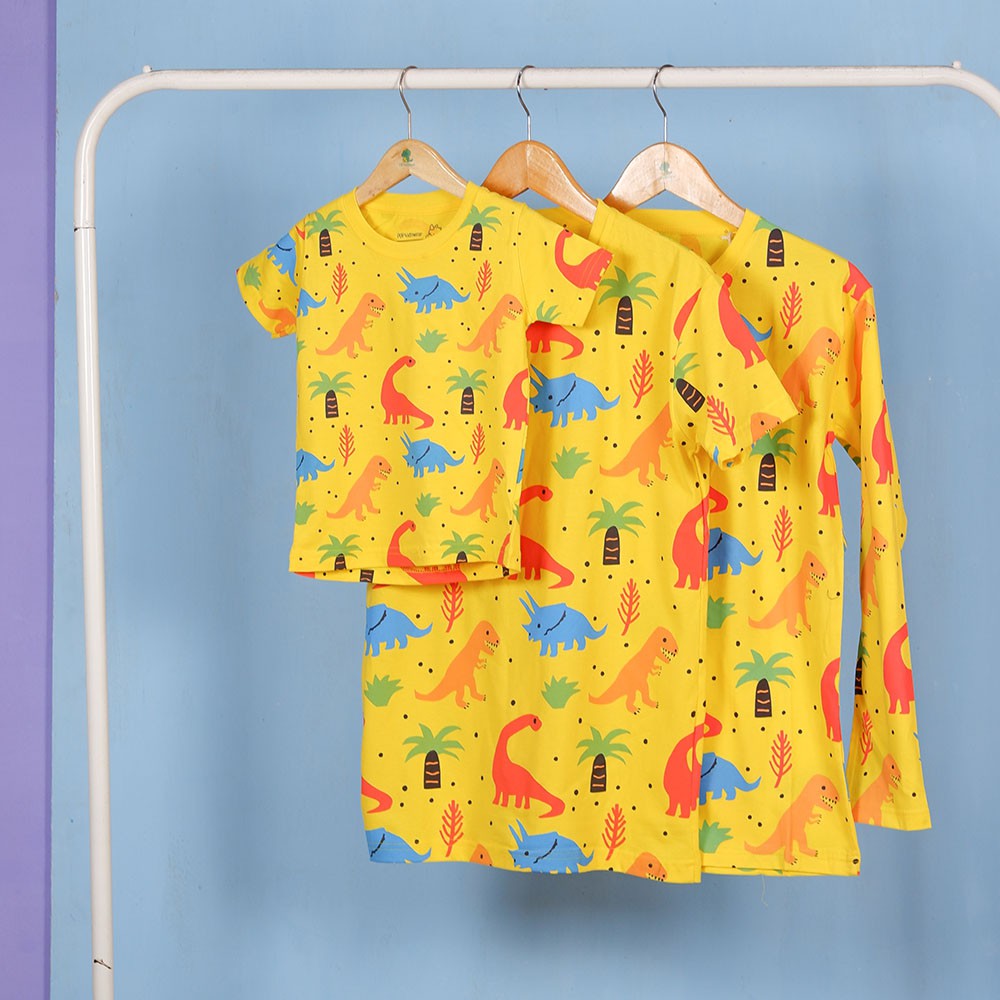 

Pop Kidswear Dino Tree tee- Couple tee - Kaos kembar keluarga pattern gambar dinosaurus kuning