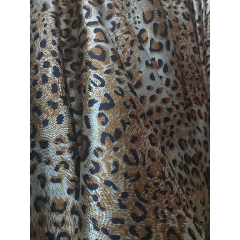 Kain Satin Silk Motif Macan