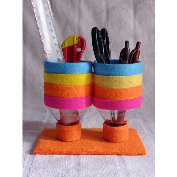 

Tempat Pensil dari Botol Bekas Air Mineral (double rainbow)