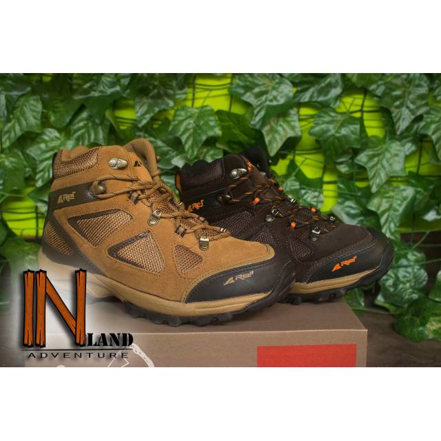 SEPATU GUNUNG REI BLACKSMITH