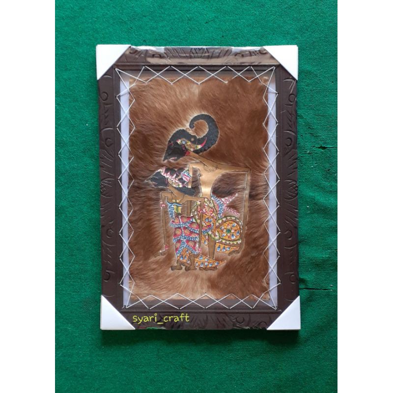 LUKISAN WAYANG ARJUNA-SRIKANDI DARI KULIT KAMBING