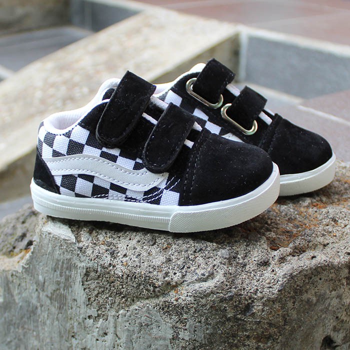 sepatu anak laki laki oldskool usia 1 2 tahun Shopee sepatu anak laki laki oldskool usia 1 2 tahun Shopee