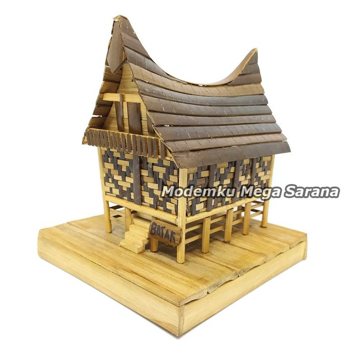 Miniatur Rumah Adat Batak Toba Dari Bambu