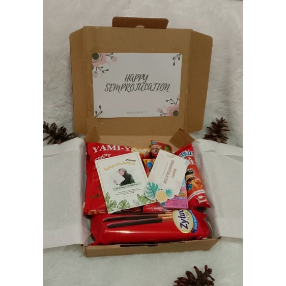 

GIFT BOX/ KADO WISUDA/ KADO ULANG TAHUN