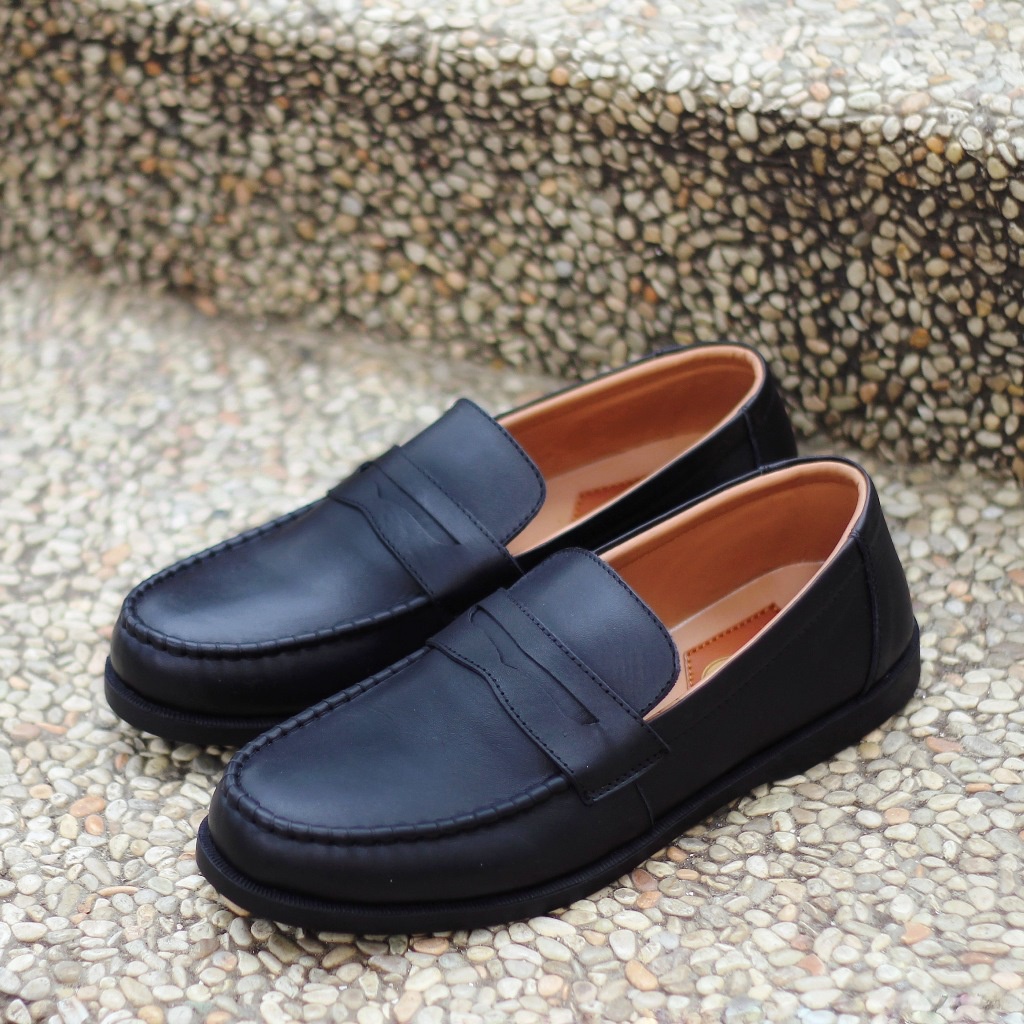 MELISMATIC BLACK ORIGINAL x REYL MAN Sepatu Loafers Hitam Kulit Sapi Asli Pria Slip On Simple Casual Semi Formal Kerja Kantor Slop Jalan Santai Hangout Pesta Kondangan Kuliah Selop Resmi Kantoran Genuine Leather Loafer Men Footwear Keren Terbaru Branded