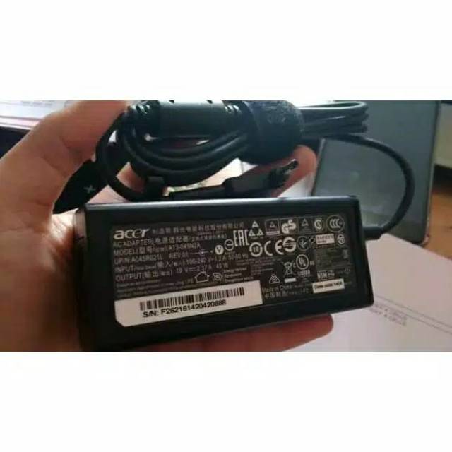 Adaptor Charger Laptop Acer Swift 3 19V 2.37A (3110) Original