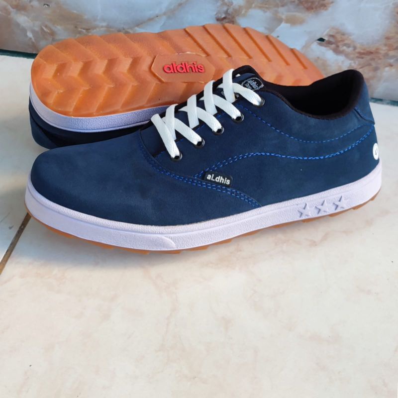 Aldhis N01 Sepatu Sneakers Pria Original Asli Sneaker Cowok Keren Terbaru Buat Gaya dan Nongkrong Spatu Snekers Kekinian Biru Navy dan Merah