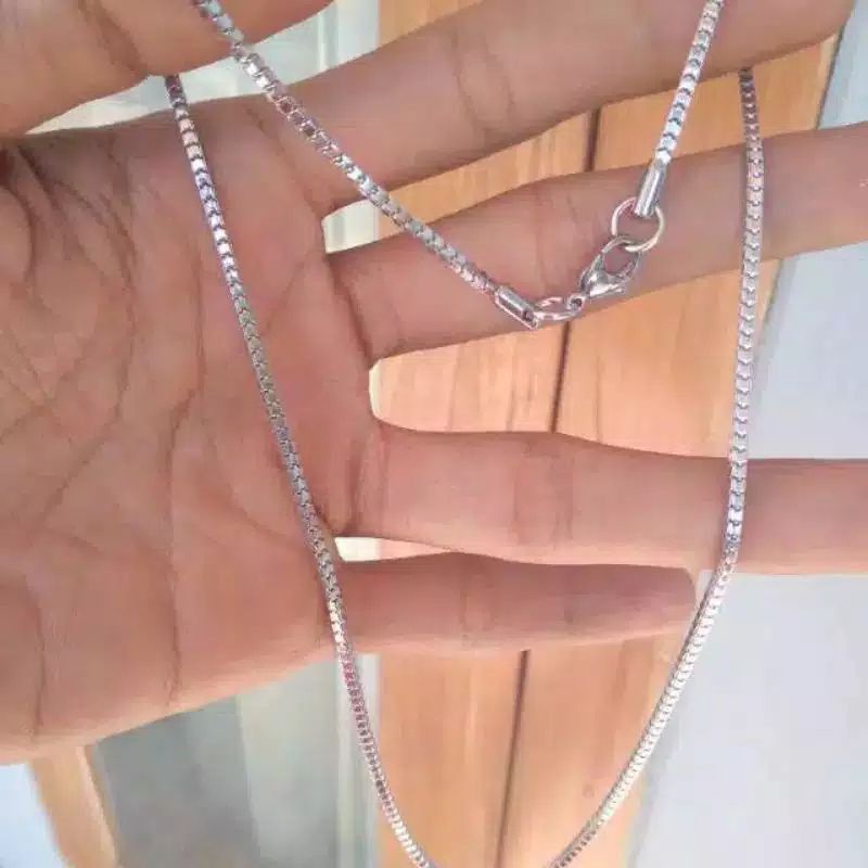 KALUNG TITANIUM MILANO KACA KECIL WARNA SILVER 1.5MM PRIA WANITA STAINLESS STEEL