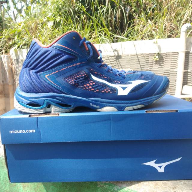 Mizuno wave lightning z5 mid