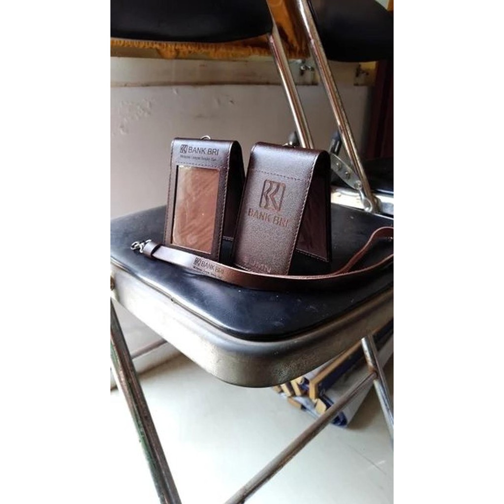 

Id card holder kulit double magnet logo BRI Coklat