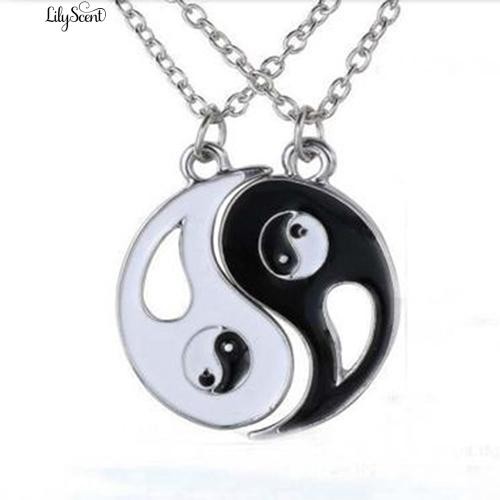 2 Pcs Hitam Putih Yin Yang Berongga Kalung Pasangan Sister Friend