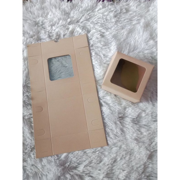 

Box Vintage Ukuran 7x7x3 Untuk Kemasan Bros Atau Tali Masker / Kotak kemasan warna vintage untuk kemas Bros dan strapmask