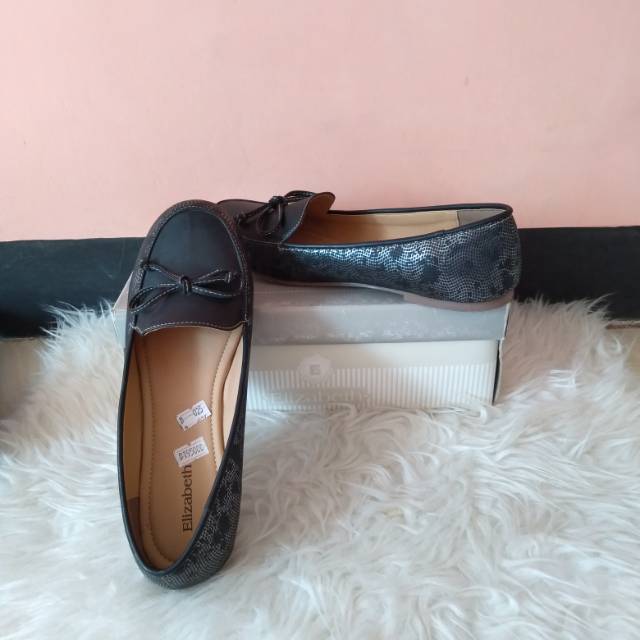 Sepatu Elizabeth