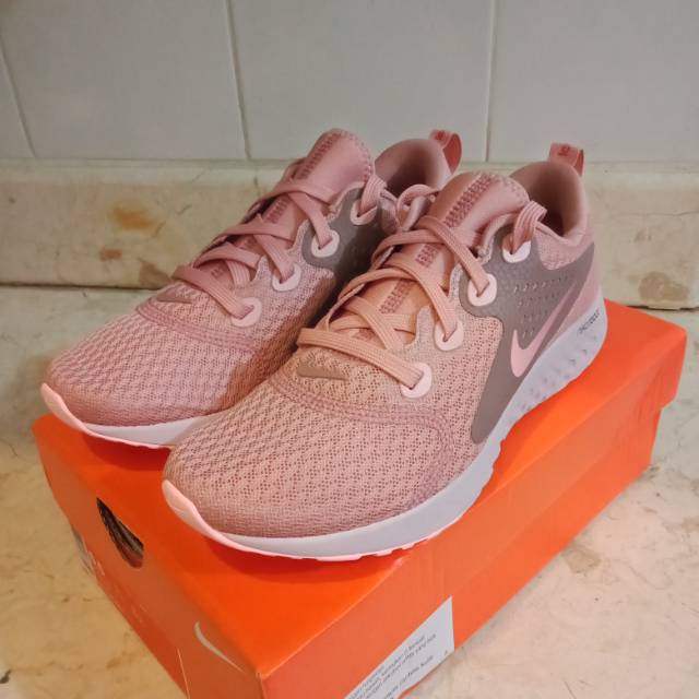 Nike WMNS Legend React