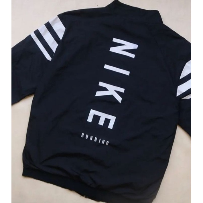 WINDBRUNNER VINTAGE NIKE SPELLOUT