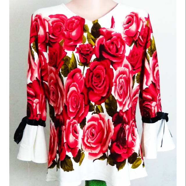 Baju atasan kaos bunga mawar