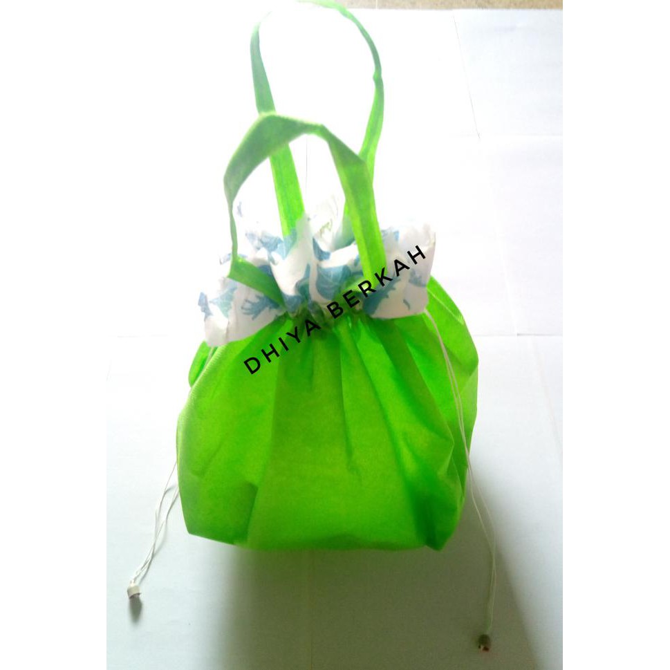 

Februari Maniss 20 X 20 Goodie Bag / Tas Besek / Handle Tali / Tas Serut Tebal Kode 143