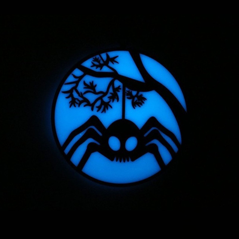 Liontin Kaca Bentuk Laba-Laba Luminous Untuk Dekorasi Latar Belakang Halloween