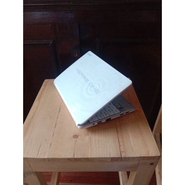 Netbook  Acer 10 inci intel atom second putih