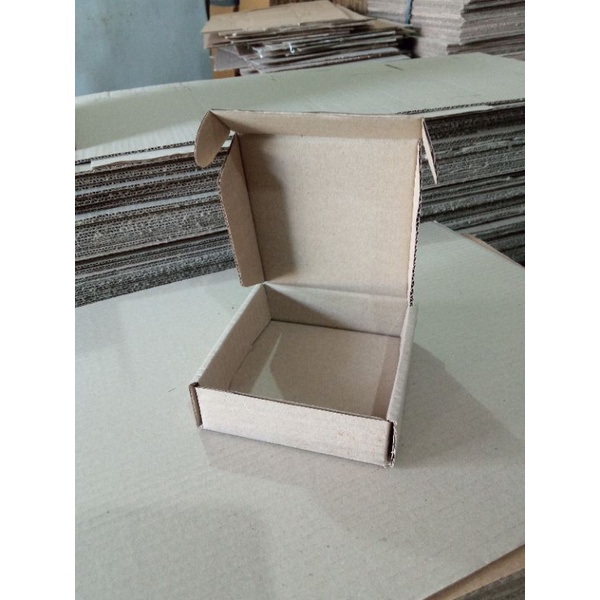 

Box kardus 13x13x4 cm medium