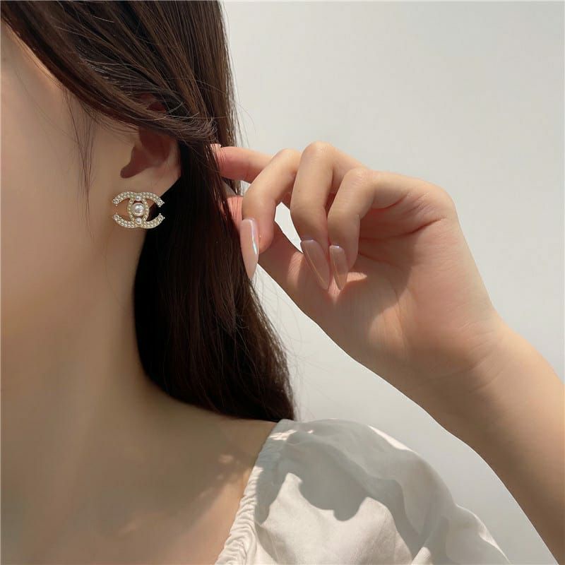 Anting Tusuk Wanita Mutiara Import Huruf C