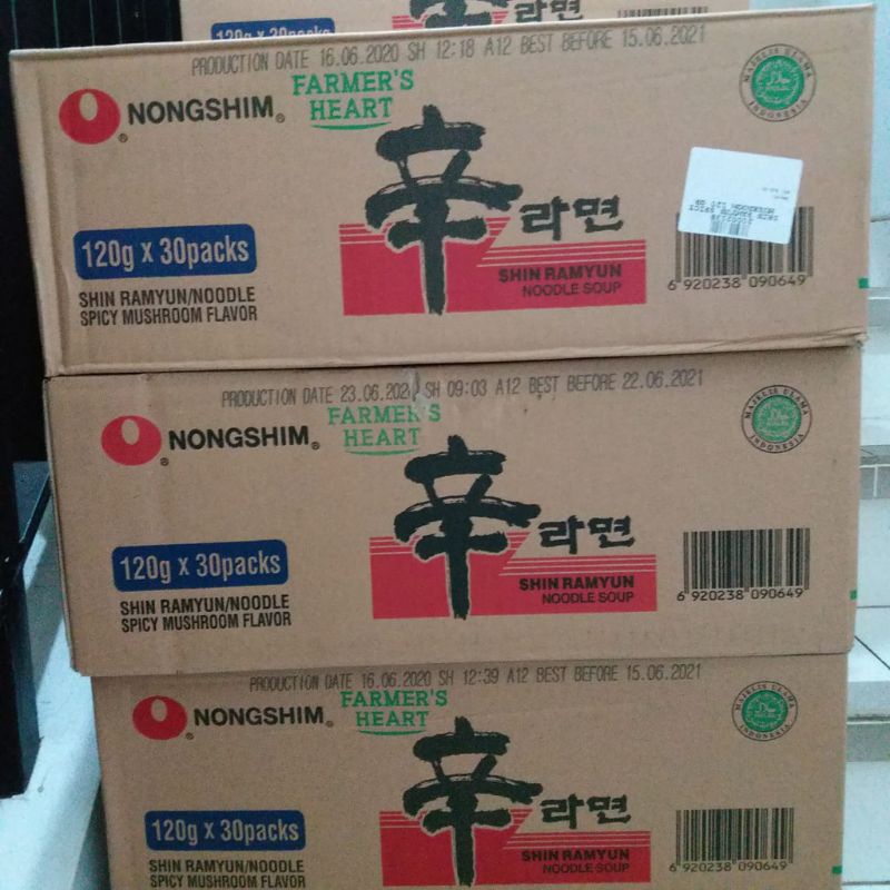 

Nongshim ShinRamyun & claypot KHUSUS 1 CARTON
