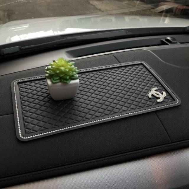 Alas  Tatakan Anti Selip slip Mat Dashboard Mobil CHNEL CROWN Bingkai Bling Bling BESAR 29.5 x 15cm