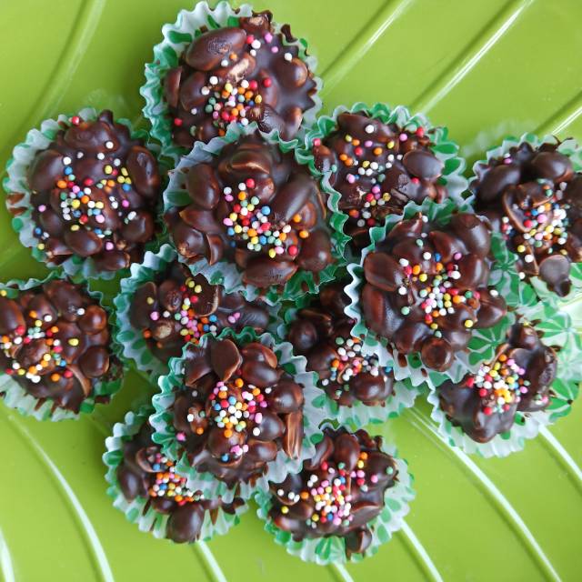 

kue kering lebaran Kacang coklat toples 500 gr