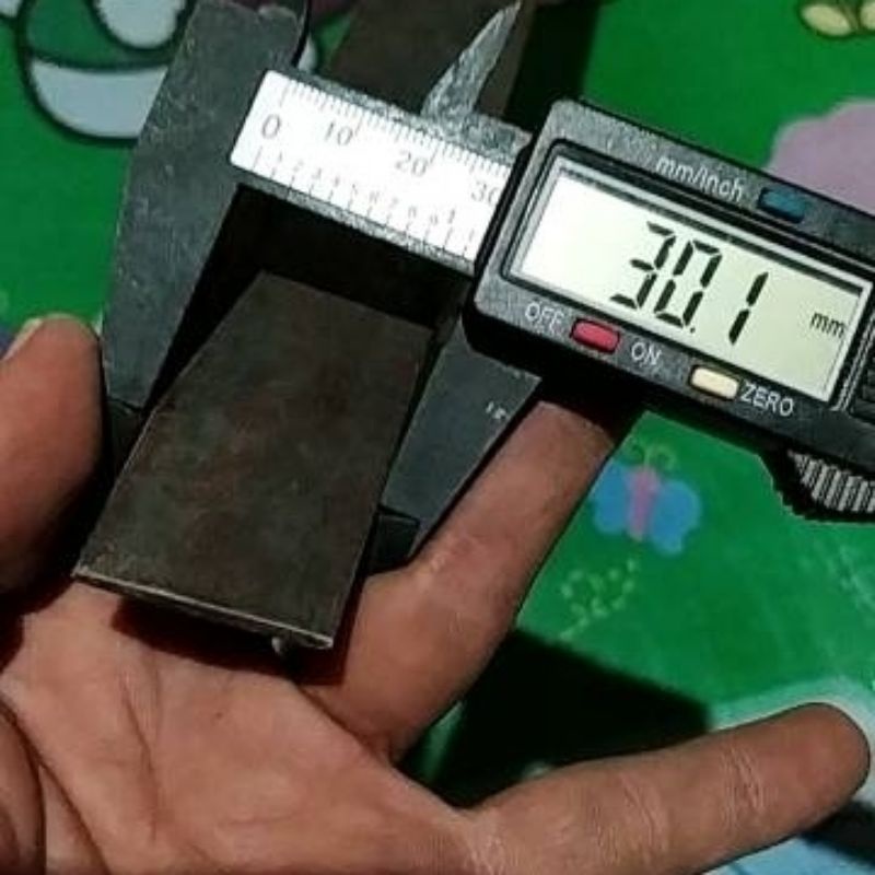 Besi Strip/Plat Strip Lebar 3 cm Tebal 3 mm Panjang 100 cm