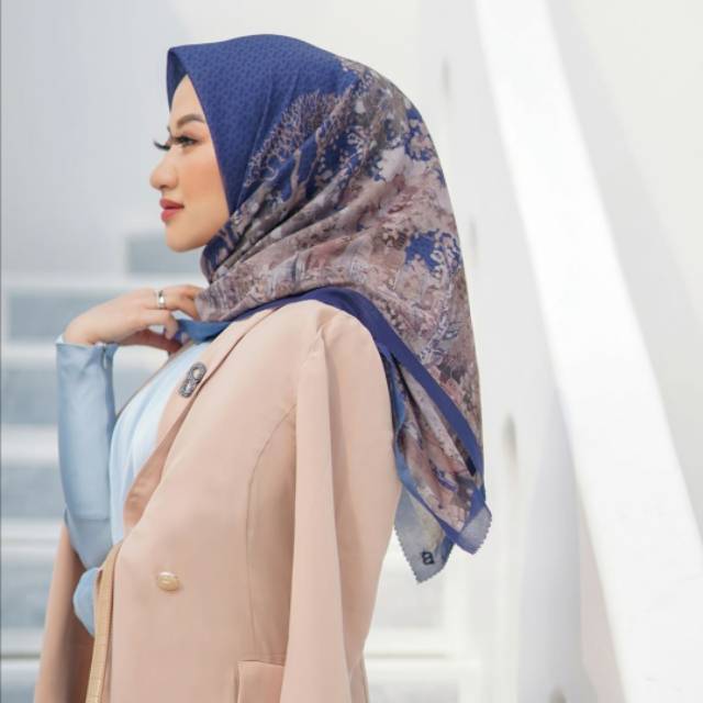 Buttonscarves New York Reborn Collector edition Royal Blue