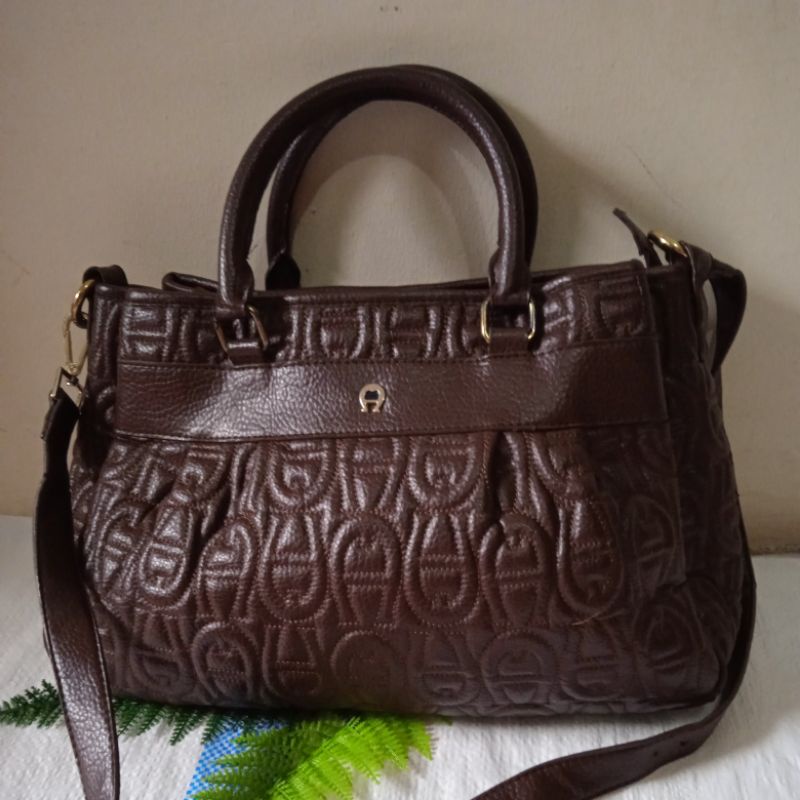 TAS KAMPIT AIGNER EMBOSS