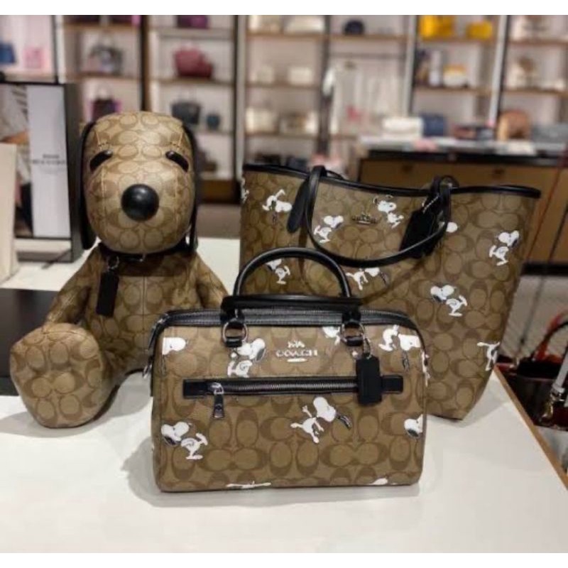 Coach X Peanuts Rowan Satchel In Signature Canvas With Snoopy Print(C4118)