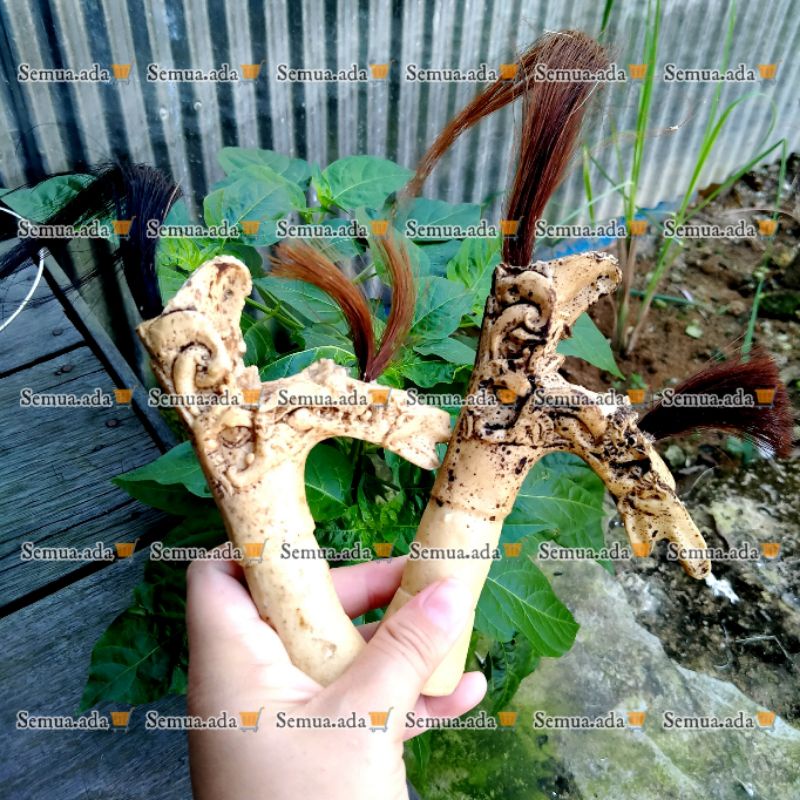 hiasan dinding gagang mandau dayak kalimantan