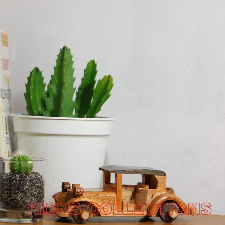 RIENS COLLECTIONS. MINIATUR DIECAST PAJANGAN MOBIL LIMOSIN KAYU UKURAN 15X9X6 CM. MAINAN. OLEH OLEH JOGJA