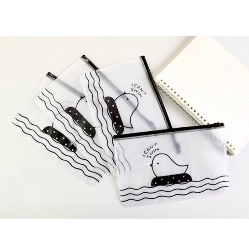 

TEMPAT PENSIL MODEL KOREA MOTIF CHICK TRANSPARAN / KOTAK