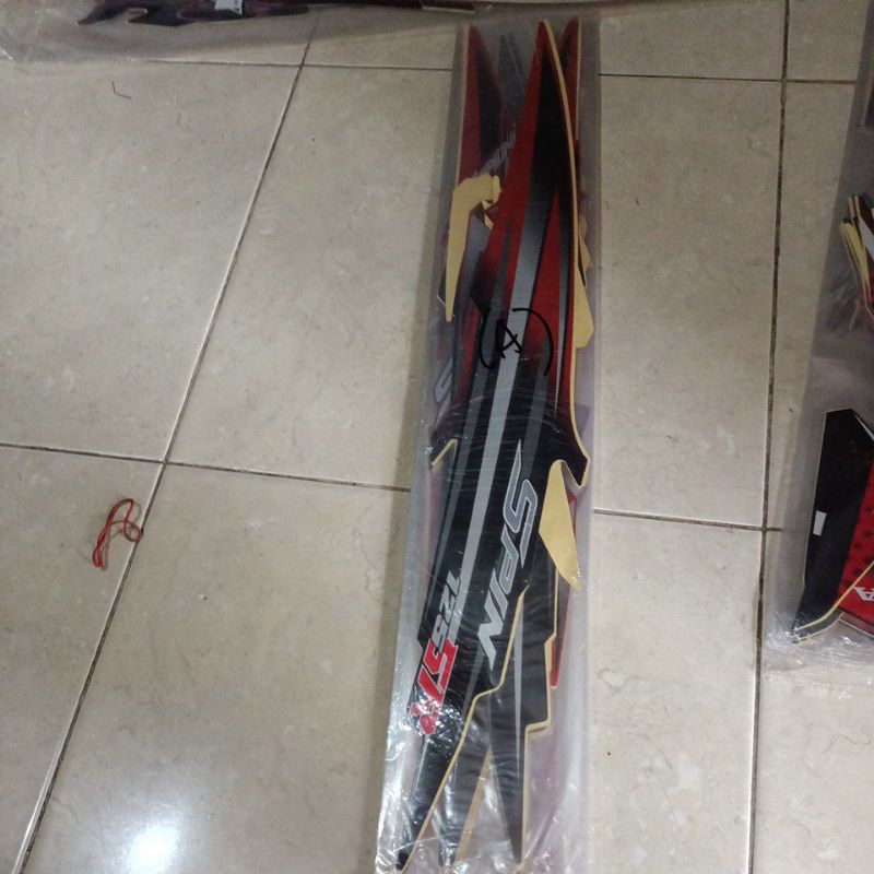 striping stiker les body Suzuki spin sr merah bahan original