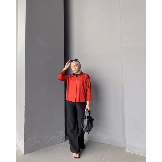 ALUNA BASIC BLOUSE by Monicathelabel_