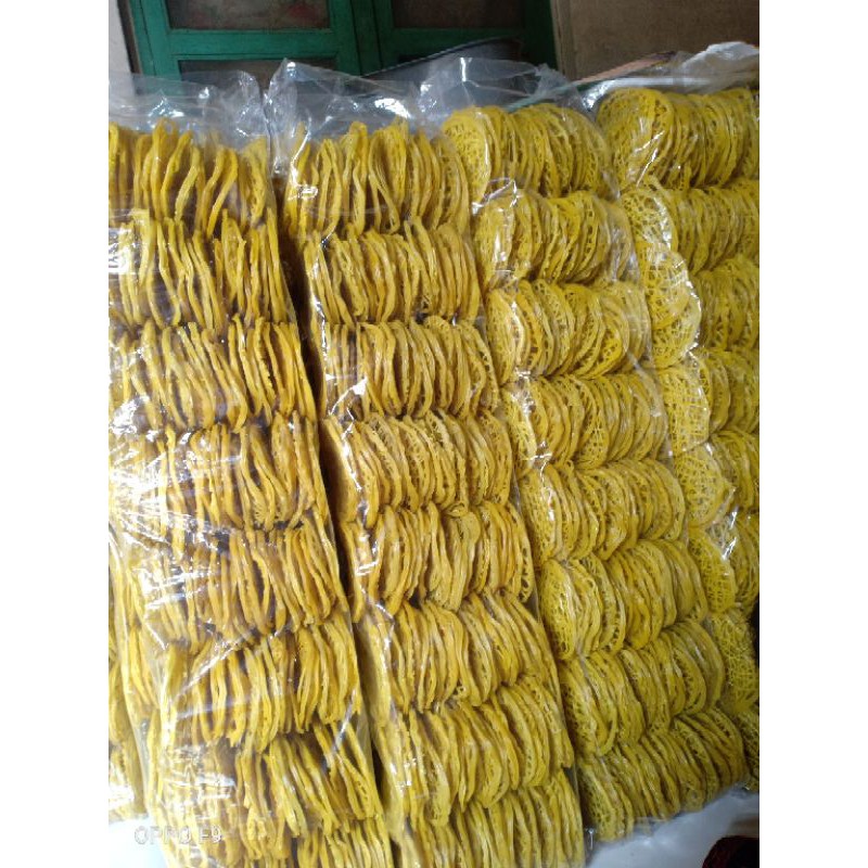 

kerupuk mie kuning atau kerupuk asinan ukuran sedang (palang) 1bal