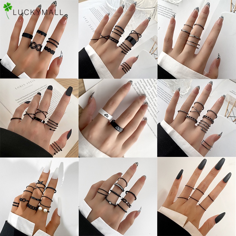 Set Perhiasan Cincin Jari Bentuk Ular Aksen Kristal Hati Warna Hitam Gaya Retro Untuk Wanita