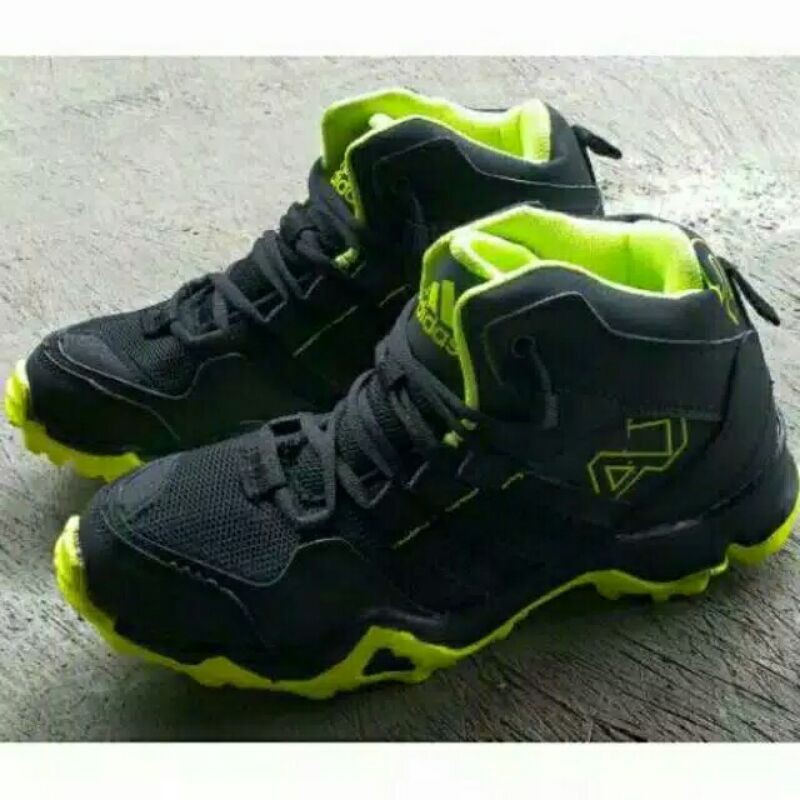 SEPATU PRIA VOLI PROFESIONAL THUNDERBOLD ADIDAS