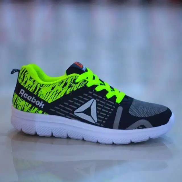 Sepatu running reebok rebook untuk badminton tenis voly lari